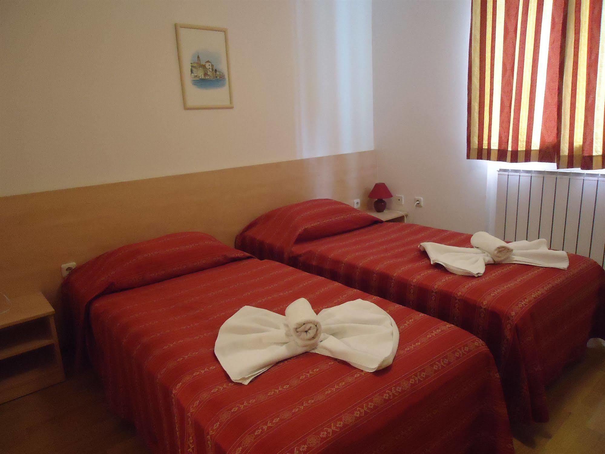 Hotel Emaus Novigrad  Zewnętrze zdjęcie